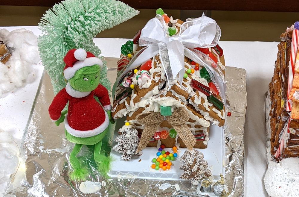 A friendly gingerbread competition was part of It’s A Wrap!, an event held December 15, 2021 at Princeton House Behavioral Health to offer staff members festive fun and free gift wrapping. 